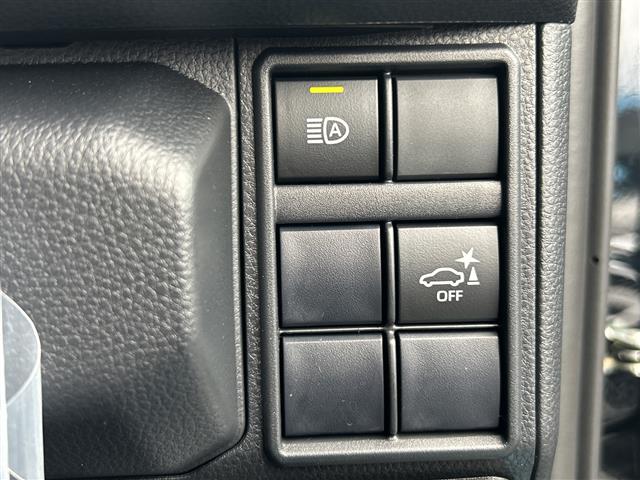 Toyota Land Cruiser FJ 12