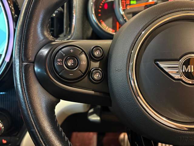 MINI Crossover 11