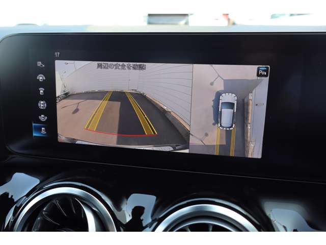 Mercedes-Benz GLA-Class 11