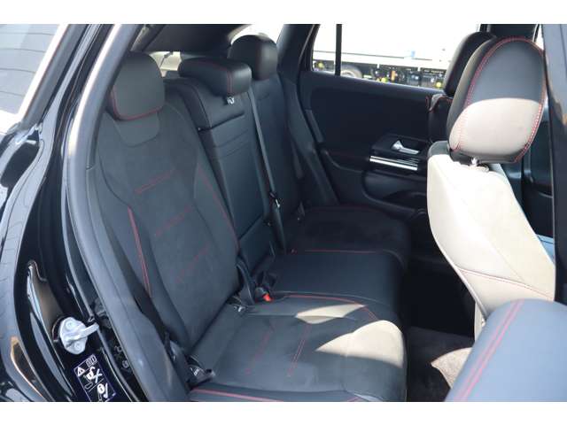 Mercedes-Benz GLA-Class 8