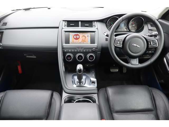 Jaguar E-Pace 4