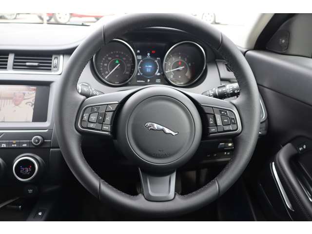 Jaguar E-Pace 5