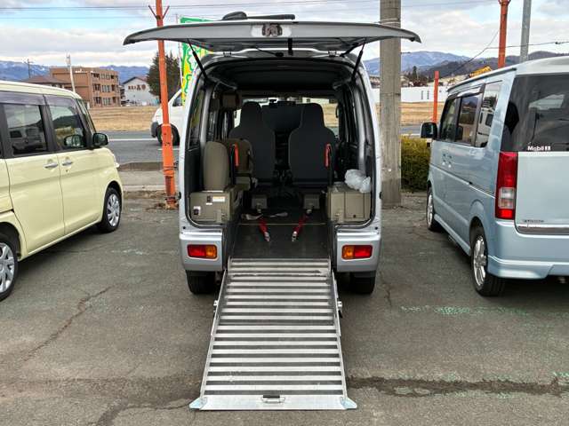 Daihatsu Hijet Cargo 2