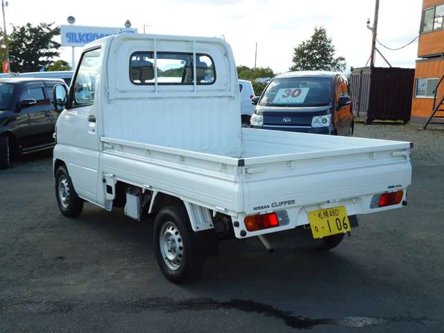 Nissan Clipper Truck 12
