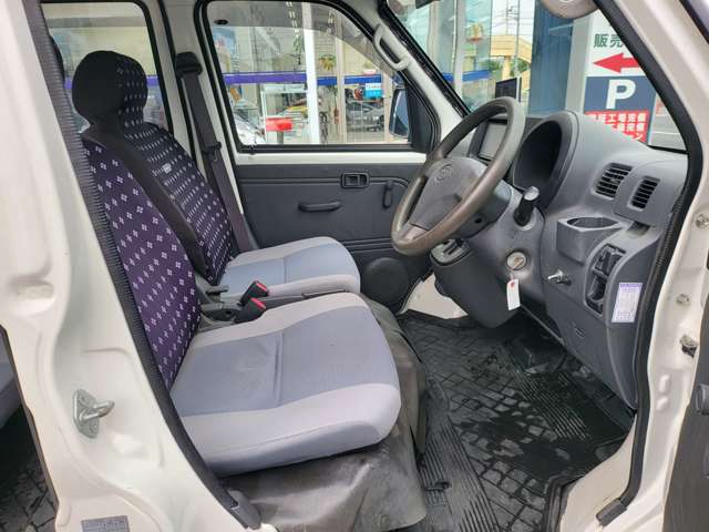 Daihatsu Hijet Cargo 4