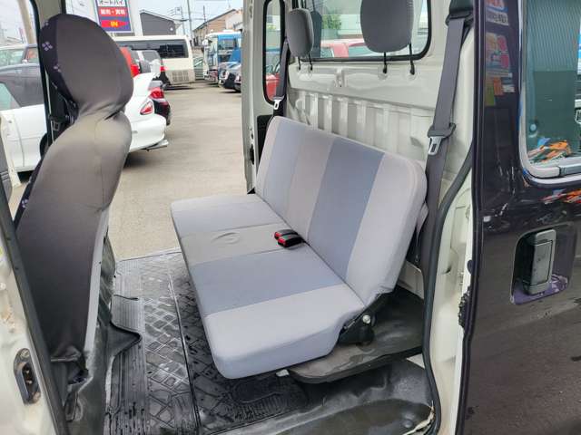 Daihatsu Hijet Cargo 8