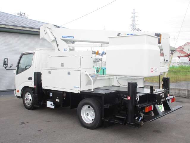 Hino Dutro 3