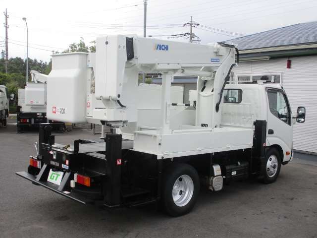 Hino Dutro 4