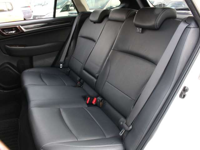 Subaru Legacy Outback 11