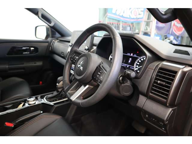 Mitsubishi Triton 4