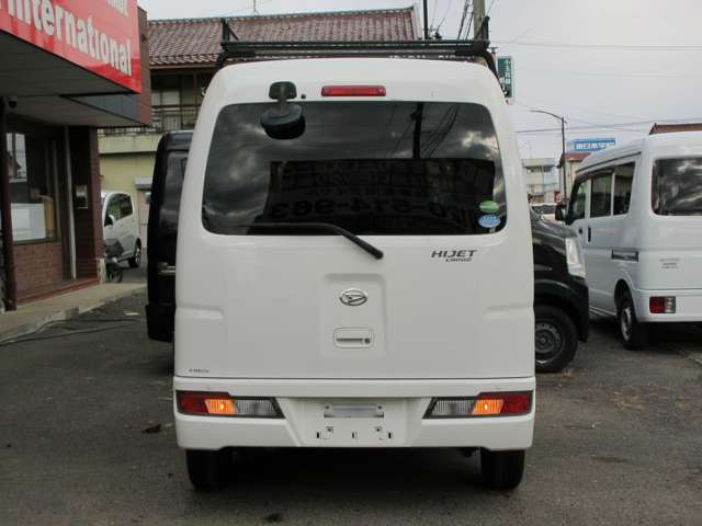 Daihatsu Hijet Cargo 11