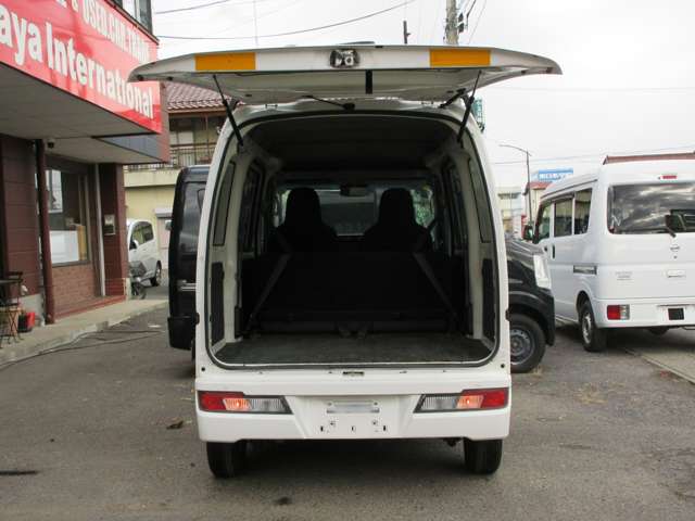 Daihatsu Hijet Cargo 12