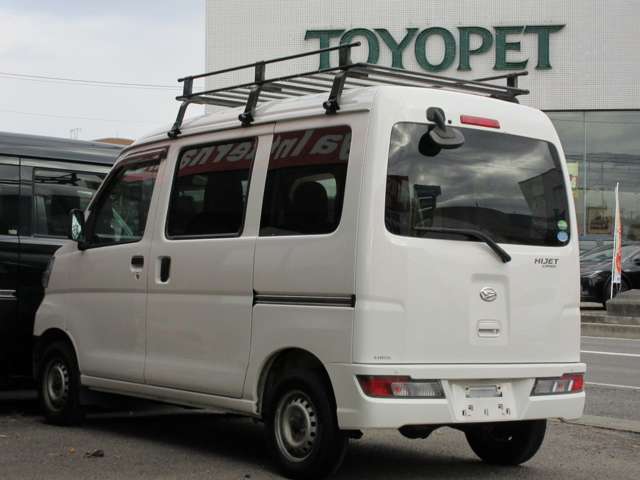 Daihatsu Hijet Cargo 10