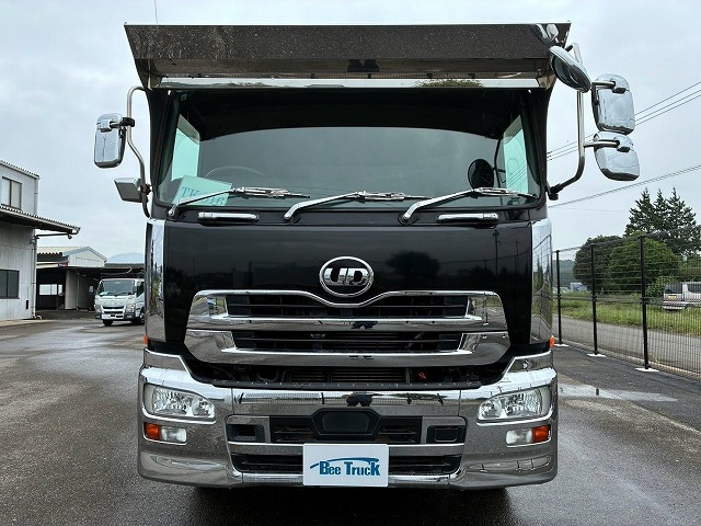 UD Trucks Quon 8
