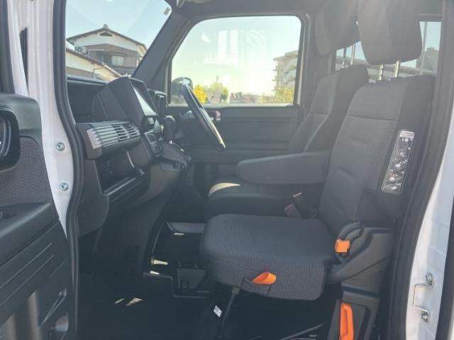 Honda N-VAN 8