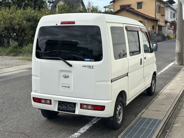 Daihatsu Hijet Cargo 5