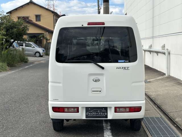 Daihatsu Hijet Cargo 6