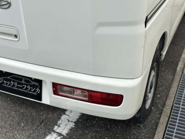 Daihatsu Hijet Cargo 8