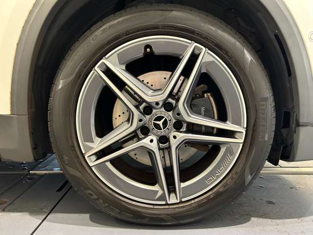 Mercedes-Benz GLA-Class 12