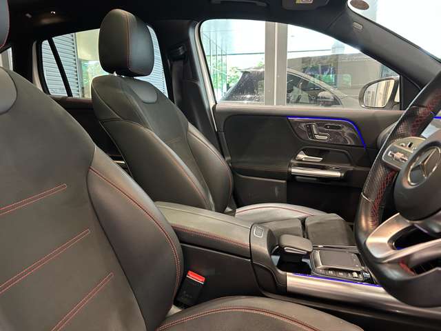 Mercedes-Benz GLA-Class 8