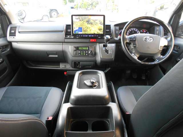 Toyota Hiace Van 11