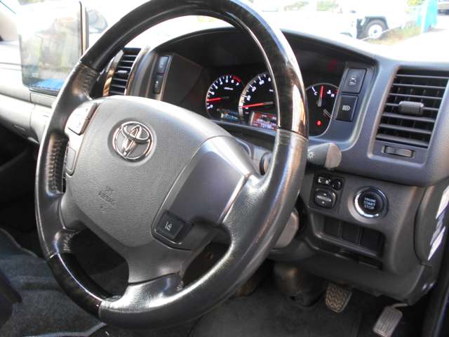 Toyota Hiace Van 12