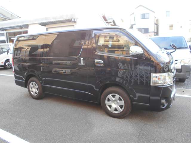 Toyota Hiace Van 4