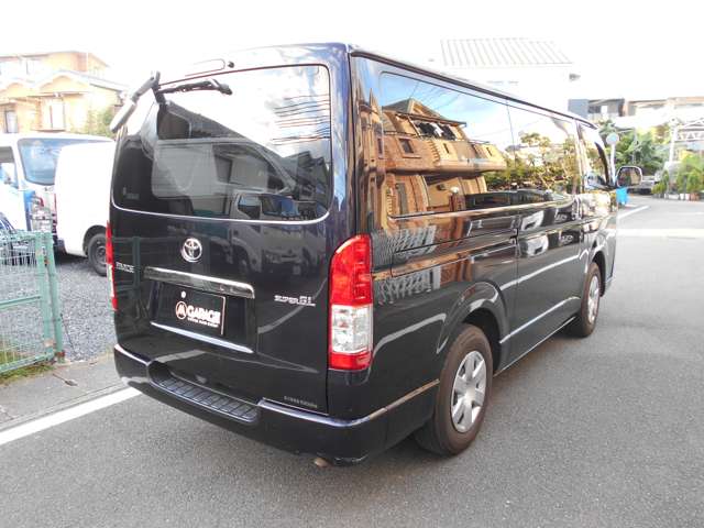 Toyota Hiace Van 5