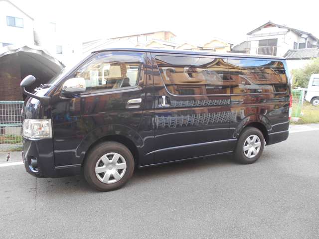 Toyota Hiace Van 7