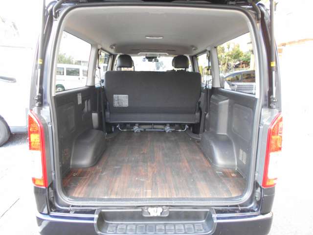 Toyota Hiace Van 9