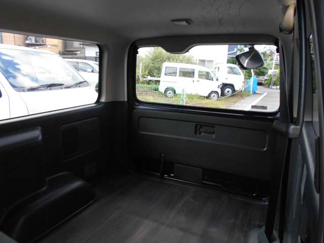Toyota Hiace Van 10