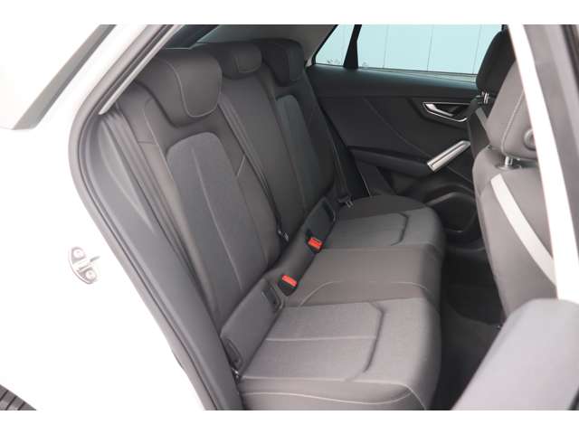 Audi Q2 8