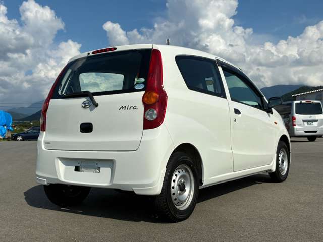 Daihatsu Mira 3