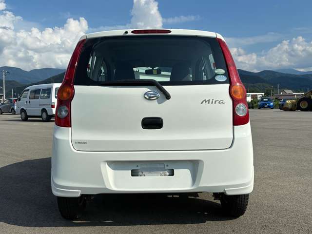 Daihatsu Mira 4