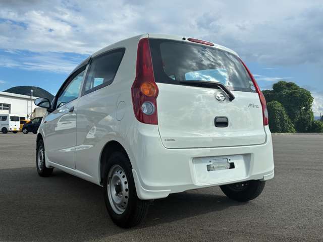 Daihatsu Mira 5