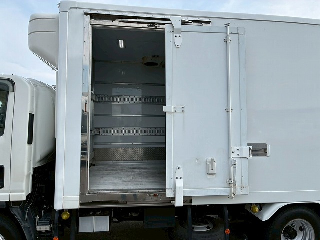 Isuzu Elf 12
