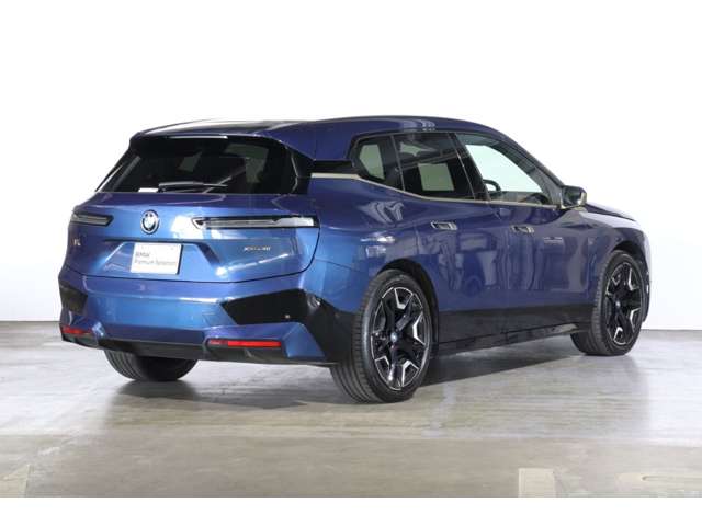 BMW iX 2