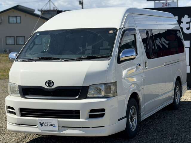 Toyota Hiace Van 4