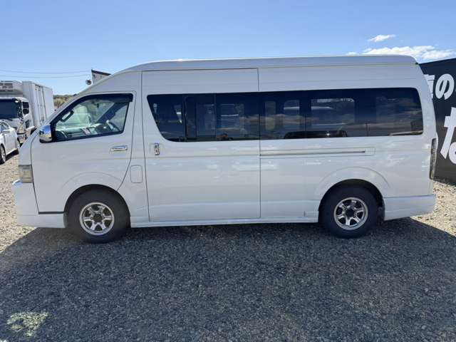 Toyota Hiace Van 5
