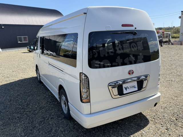 Toyota Hiace Van 6