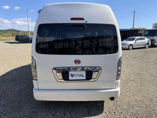 Toyota Hiace Van 7