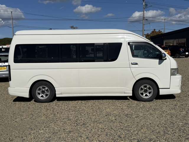 Toyota Hiace Van 9