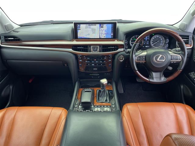 Lexus LX 2