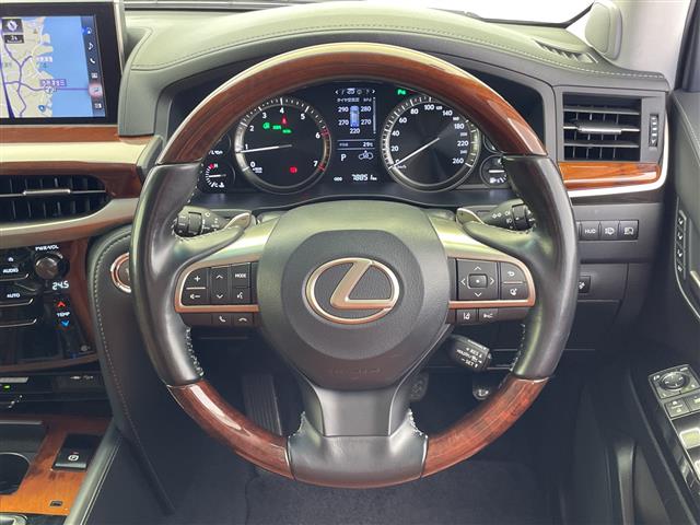 Lexus LX 10