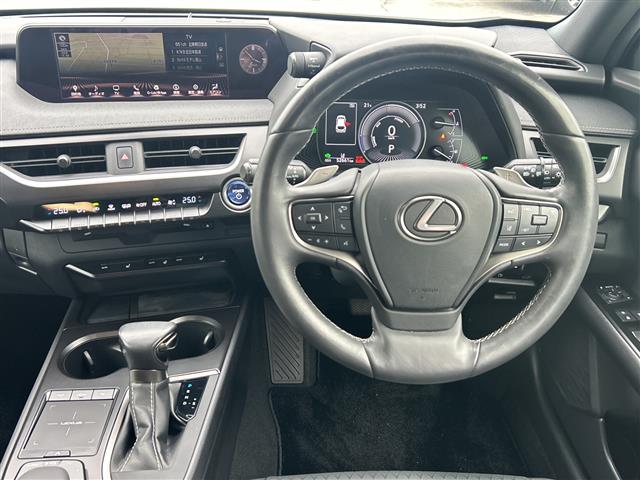 Lexus UX 5