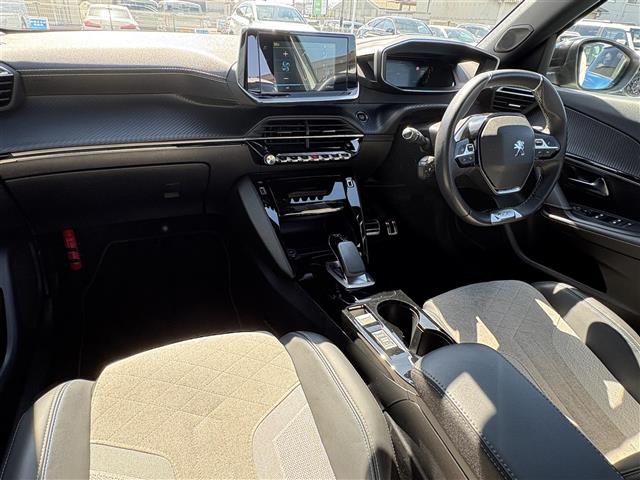 Peugeot SUV e-2008 9