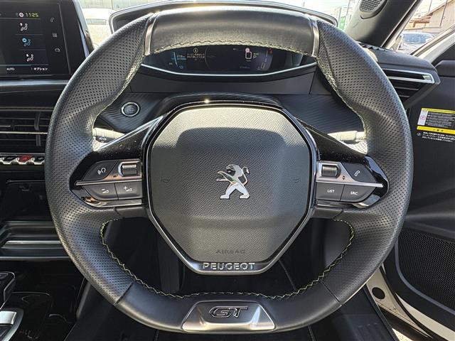 Peugeot SUV e-2008 10