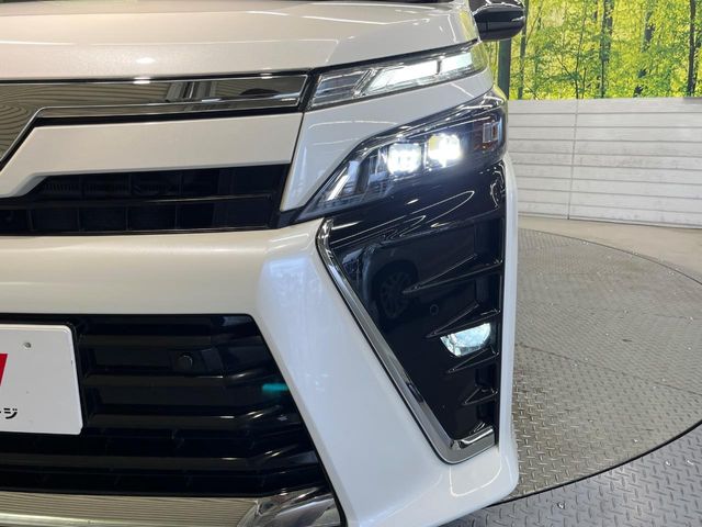 Toyota Voxy 12