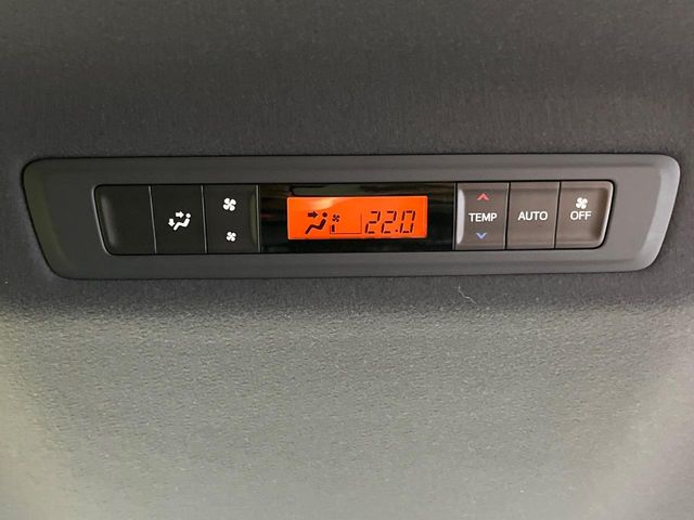 Toyota Voxy 4