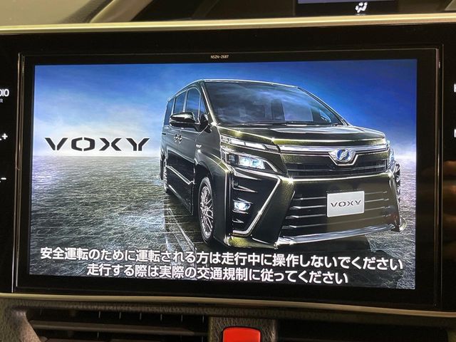 Toyota Voxy 5